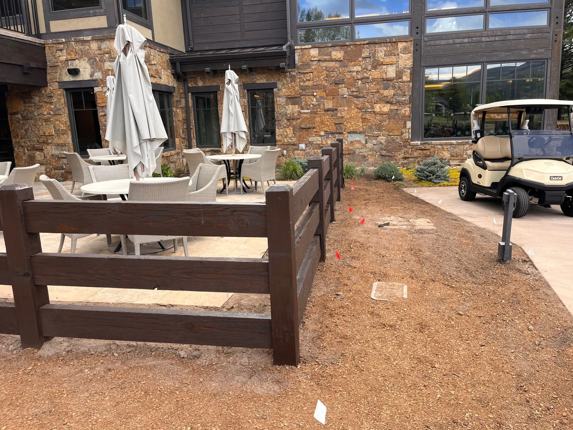 Fencing landscape element, image 1 of 2