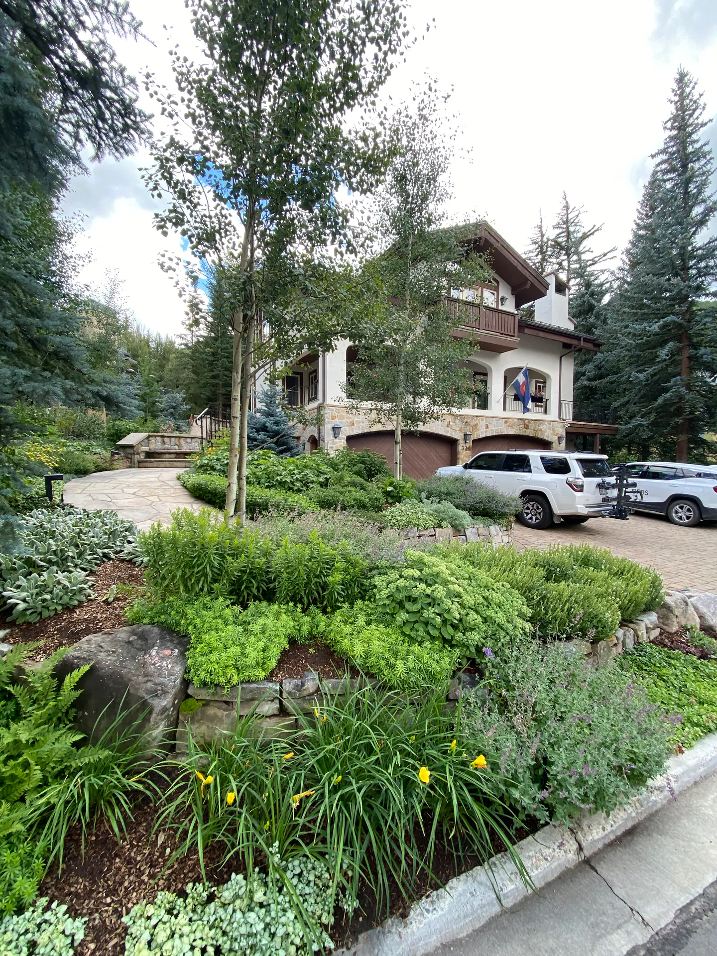 Gardens landscape element, image 40 of 69