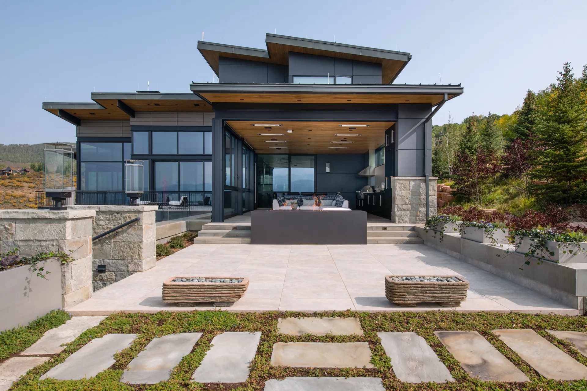 Outdoor Living landscape element, image 14 of 15